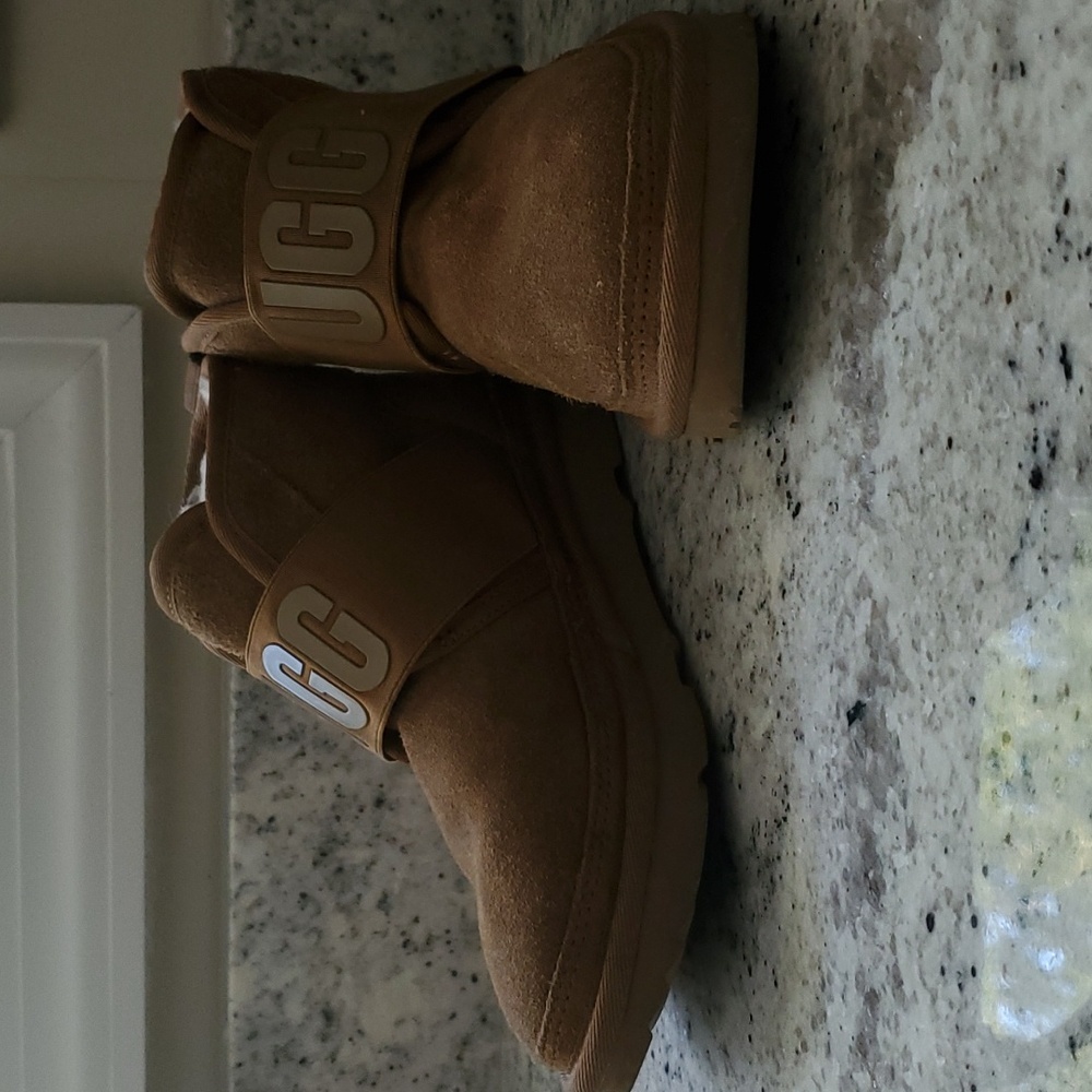 Ugg girls size 1